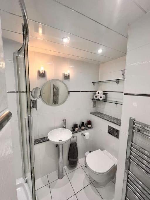 Gleneagles Apartment